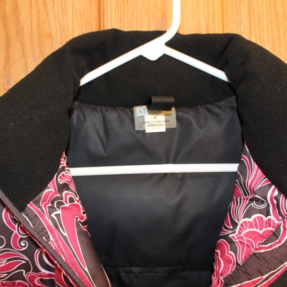 Athleta, Dark brown/red puffer vest size.  medium ....... - Picture 7 of 8